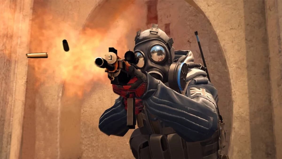 Personaje del bando antiterrorista de Counter-Strike: Global Offensive disparando en acción