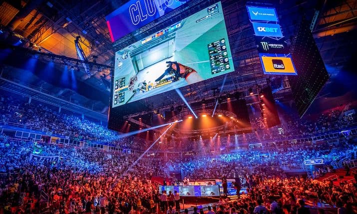 Imagen de una Major de esports de Counter-Strike: Global Offensive, con equipos compitiendo en el escenario